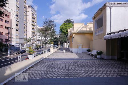 Casa à venda com 280m², 4 quartos e 8 vagas Casa à venda com 280m², 4 quartos e 8 vagasQuintal
