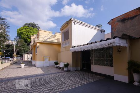 Casa à venda com 280m², 4 quartos e 8 vagas Casa à venda com 280m², 4 quartos e 8 vagasQuintal