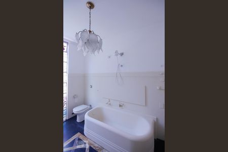 Casa à venda com 280m², 4 quartos e 8 vagas Casa à venda com 280m², 4 quartos e 8 vagasBanheiro