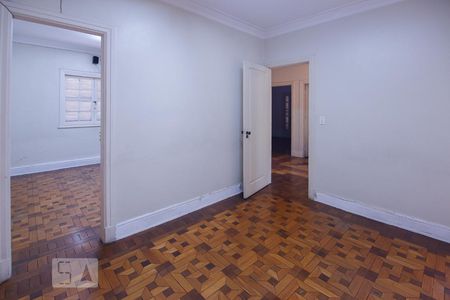 Casa à venda com 280m², 4 quartos e 8 vagas Casa à venda com 280m², 4 quartos e 8 vagasQuarto 4