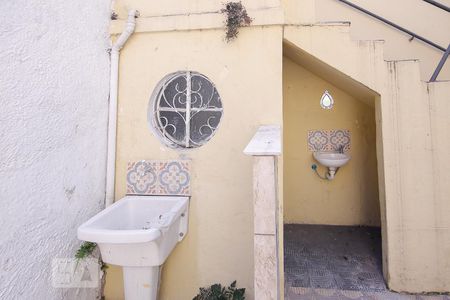 Casa à venda com 280m², 4 quartos e 8 vagas Casa à venda com 280m², 4 quartos e 8 vagasÁrea de Serviço - Edícula