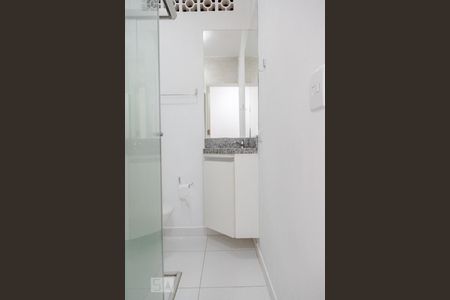 Banheiro de kitnet/studio à venda com 1 quarto, 33m² em República, São Paulo