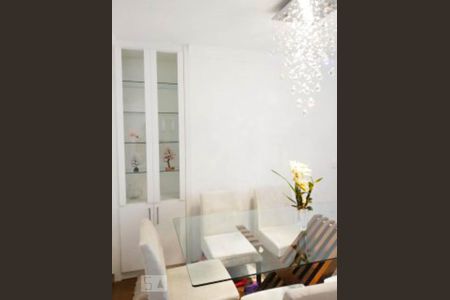 Apartamento à venda com 74m², 3 quartos e 1 vagaSala de jantar