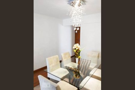 Apartamento à venda com 74m², 3 quartos e 1 vagaSala de jantar 