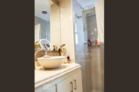 Apartamento à venda com 74m², 3 quartos e 1 vagaBanheiro 2
