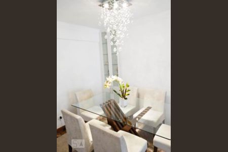 Apartamento à venda com 74m², 3 quartos e 1 vagaSala de jantar 