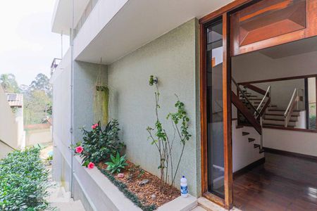 Casa à venda com 511m², 4 quartos e 6 vagasCorredor lateral