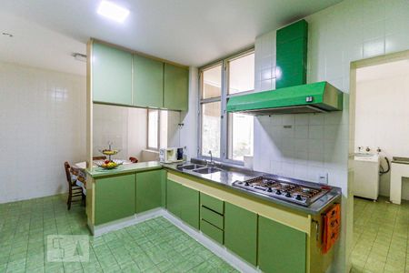 Casa à venda com 511m², 4 quartos e 6 vagasCozinha