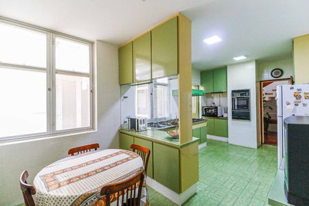 Casa à venda com 511m², 4 quartos e 6 vagasCopa