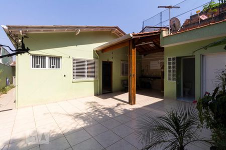 Casa à venda com 120m², 2 quartos e 3 vagasQuintal dos fundos