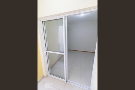 Sacada de apartamento para alugar com 2 quartos, 72m² em Serraria, São José