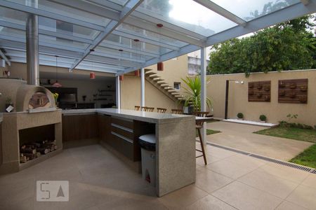 Casa à venda com 3 quartos, 417m² em Vila Paulicéia, São Paulo