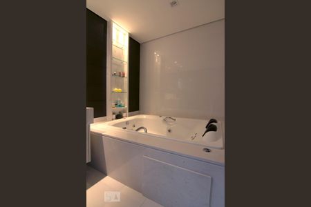 Casa à venda com 3 quartos, 417m² em Vila Paulicéia, São Paulo