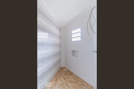 Banheiro de casa de condomínio para alugar com 1 quarto, 47m² em Vila Euthalia, São Paulo