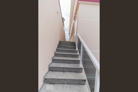 Casa de condomínio para alugar com 56m², 2 quartos e 1 vaga Casa de condomínio para alugar com 56m², 2 quartos e 1 vagaEscada