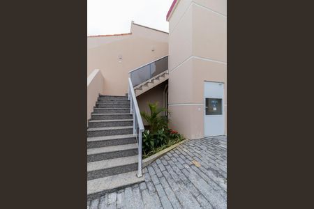 Casa de condomínio para alugar com 56m², 2 quartos e 1 vaga Casa de condomínio para alugar com 56m², 2 quartos e 1 vagaEscada