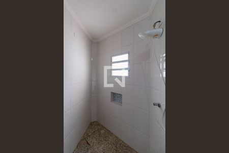Banheiro  de casa de condomínio para alugar com 1 quarto, 50m² em Vila Euthalia, São Paulo
