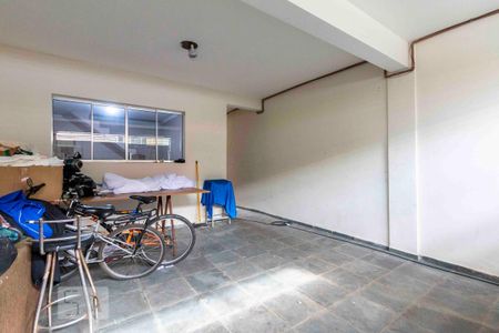 Casa à venda com 300m², 4 quartos e 2 vagas Casa à venda com 300m², 4 quartos e 2 vagasGaragem