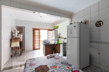Casa à venda com 300m², 4 quartos e 2 vagas Casa à venda com 300m², 4 quartos e 2 vagasCozinha