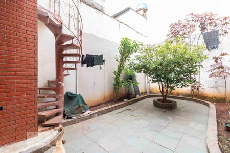 Casa à venda com 300m², 4 quartos e 2 vagas Casa à venda com 300m², 4 quartos e 2 vagasÁrea Externa