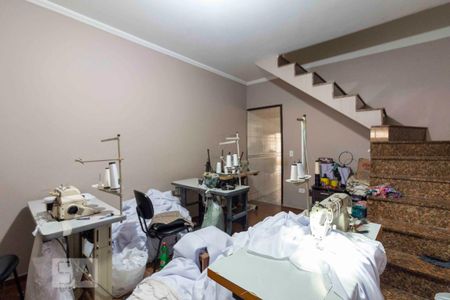 Casa à venda com 300m², 4 quartos e 2 vagas Casa à venda com 300m², 4 quartos e 2 vagasSala