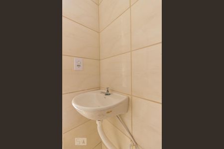 Banheiro de casa para alugar com 1 quarto, 60m² em Parque Peruche, São Paulo