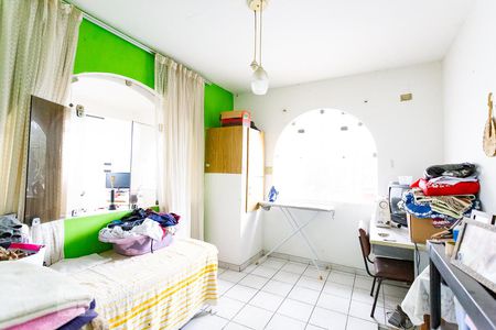 Casa à venda com 420m², 4 quartos e 2 vagasQuarto 