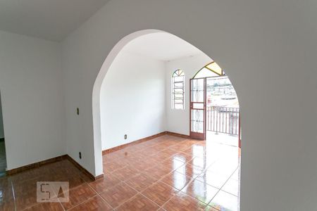 Sala de casa para alugar com 2 quartos, 80m² em Santa Cruz, Belo Horizonte