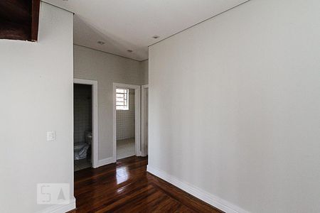 Casa à venda com 210m², 6 quartos e 2 vagas Casa à venda com 210m², 6 quartos e 2 vagasHall