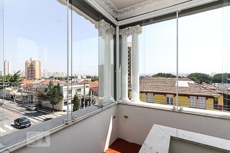 Casa à venda com 210m², 6 quartos e 2 vagas Casa à venda com 210m², 6 quartos e 2 vagasTerraço