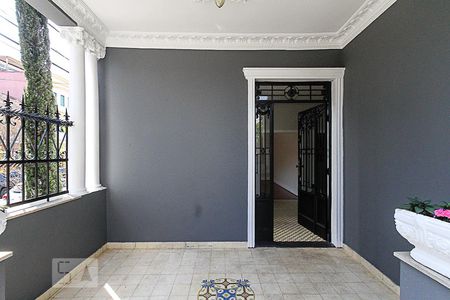 Casa à venda com 210m², 6 quartos e 2 vagas Casa à venda com 210m², 6 quartos e 2 vagasEntrada