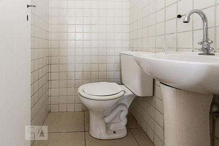 Casa à venda com 210m², 6 quartos e 2 vagas Casa à venda com 210m², 6 quartos e 2 vagasBanheiro 02