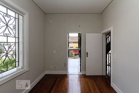 Casa à venda com 210m², 6 quartos e 2 vagas Casa à venda com 210m², 6 quartos e 2 vagasQuarot 06