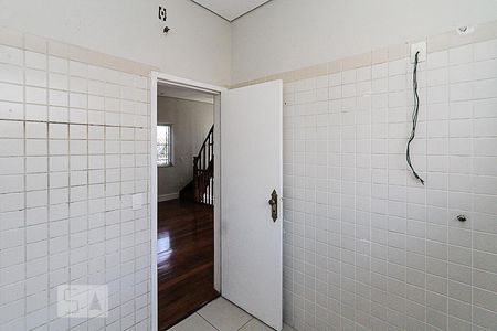 Casa à venda com 210m², 6 quartos e 2 vagas Casa à venda com 210m², 6 quartos e 2 vagasBanheiro