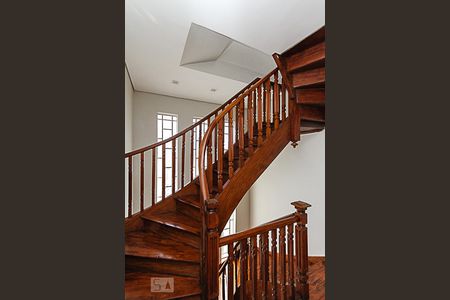 Casa à venda com 210m², 6 quartos e 2 vagas Casa à venda com 210m², 6 quartos e 2 vagasescada