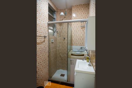 Banheiro de kitnet/studio para alugar com 1 quarto, 25m² em Copacabana, Rio de Janeiro