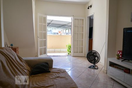 Sala de casa de condomínio à venda com 2 quartos, 90m² em Ramos, Rio de Janeiro