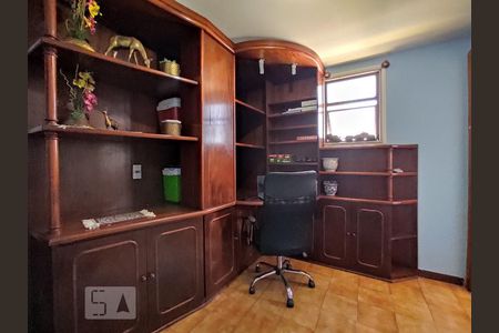 Apartamento à venda com 350m², 4 quartos e 4 vagasDependências / Escritório