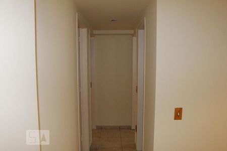 Corredor de apartamento para alugar com 3 quartos, 92m² em Humaitá, Rio de Janeiro