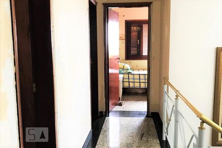 Casa à venda com 342m², 4 quartos e 4 vagas Casa à venda com 342m², 4 quartos e 4 vagasCorredor/ Quarto 2