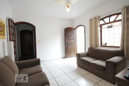 Sala de casa à venda com 3 quartos, 250m² em Jardim Maria Estela, São Paulo