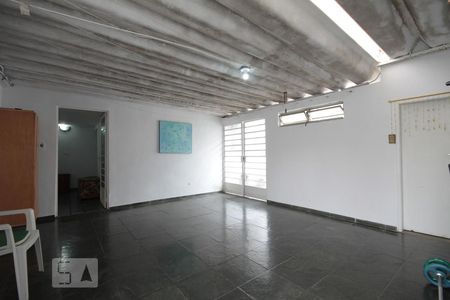 Casa à venda com 250m², 3 quartos e 4 vagasQuintal/ Garagem
