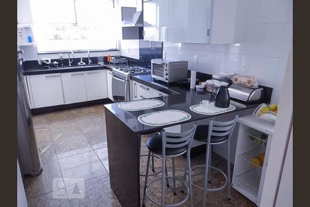 Apartamento à venda com 180m², 4 quartos e 2 vagasCozinha