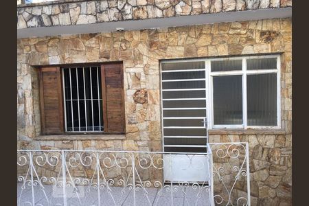 Casa à venda com 150m², 3 quartos e 2 vagasFundos