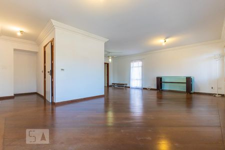 Sala de estar de apartamento à venda com 3 quartos, 212m² em Cambuí, Campinas