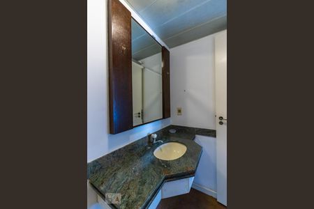 Lavabo de apartamento à venda com 3 quartos, 212m² em Cambuí, Campinas