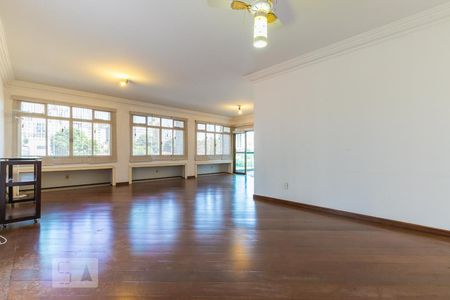 Sala de estar de apartamento à venda com 3 quartos, 212m² em Cambuí, Campinas