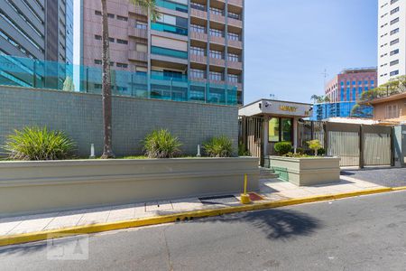 Apartamento à venda com 212m², 3 quartos e 3 vagasFachada e portaria