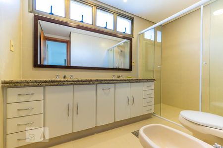 Apartamento à venda com 212m², 3 quartos e 3 vagasBanheiro da suíte 1