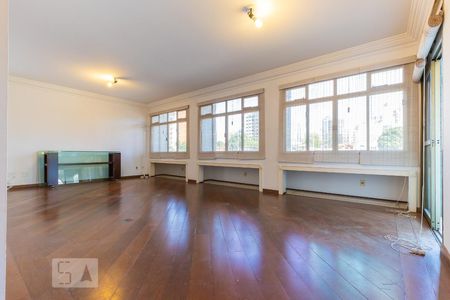 Sala de estar de apartamento à venda com 3 quartos, 212m² em Cambuí, Campinas